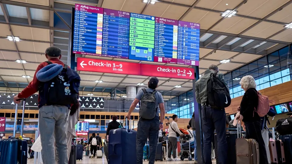 Zeci de curse aeriene au fost anulate miercuri ca urmare a evenimentelor din Orientul Mijlociu. Anunțul Companiei Naționale de Aeroporturi București (CNAB)