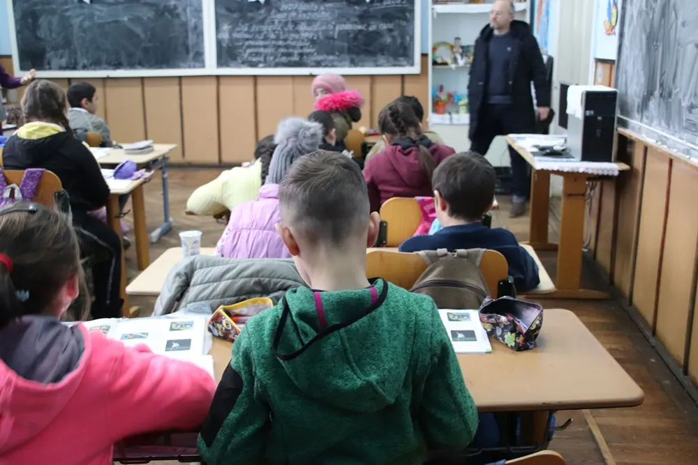 Un deputat Pro România vrea revenirea la trei trimestre în învățământ