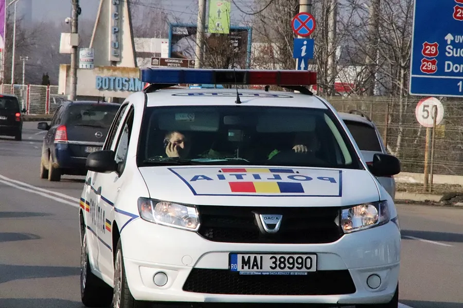 Și-a lăsat mașina la spălătorie și a găsit-o izbită într-un gard