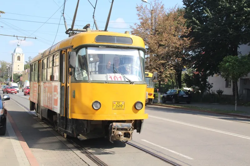 Eltrans trece de la tramvaie vechi la autobuze noi