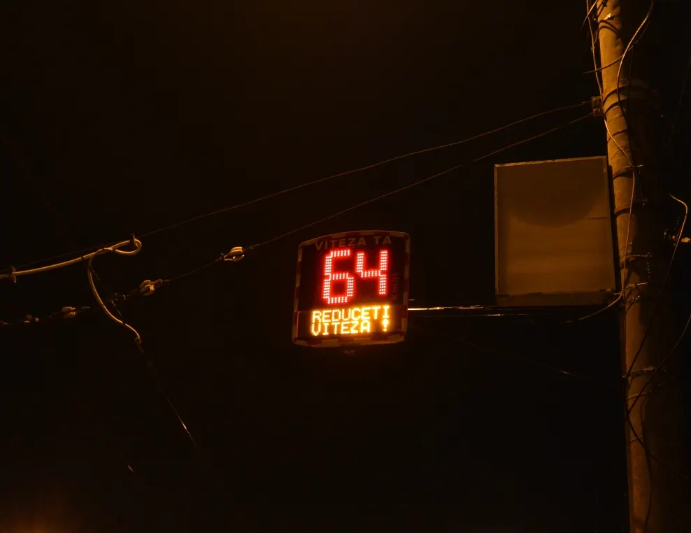 Panou de afișare a vitezei montat la Lebăda