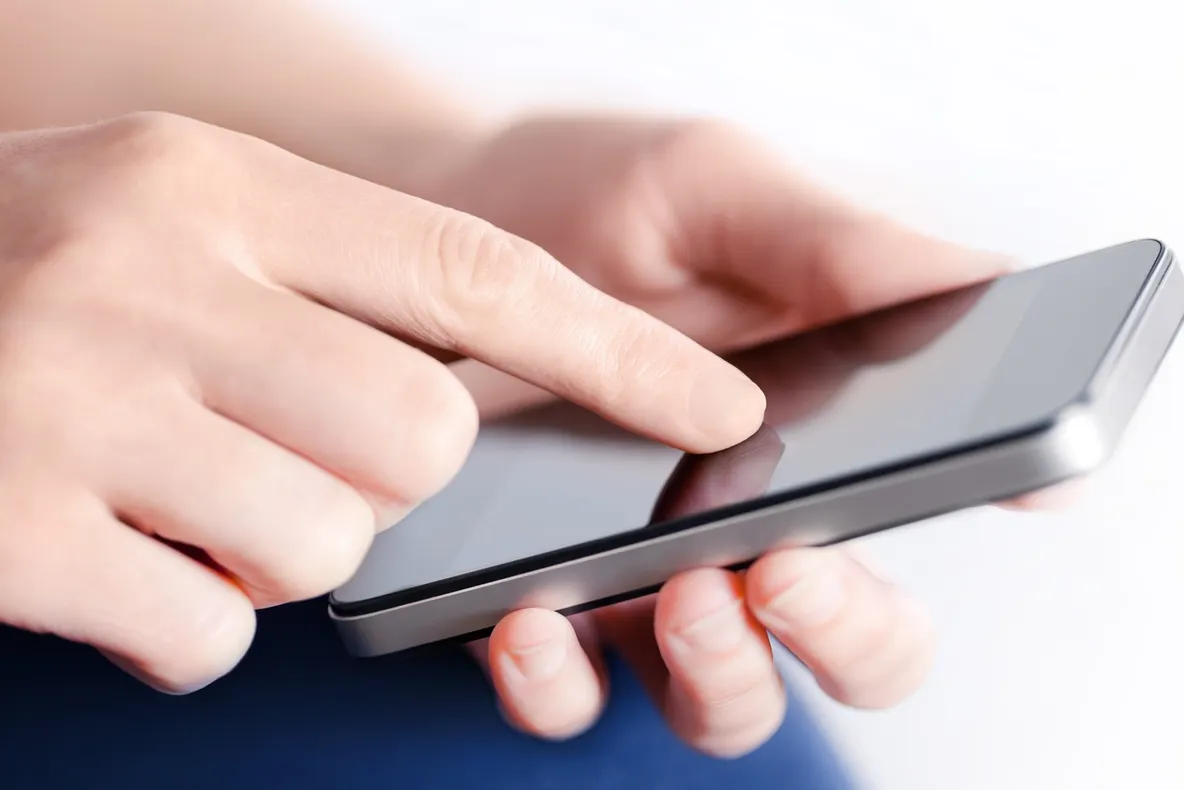 Tânăr cercetat după ce a furat un telefon dintr-un magazin