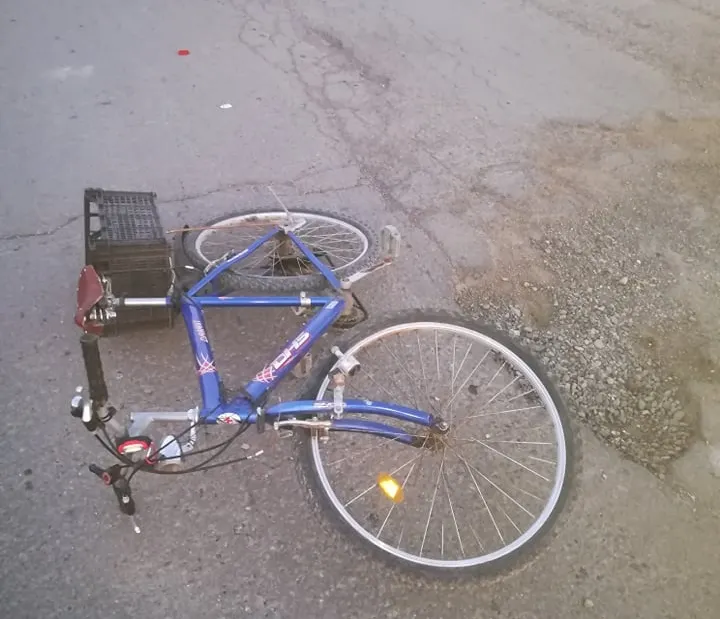 Bărbat anchetat de polițiști după ce a căzut de pe bicicletă