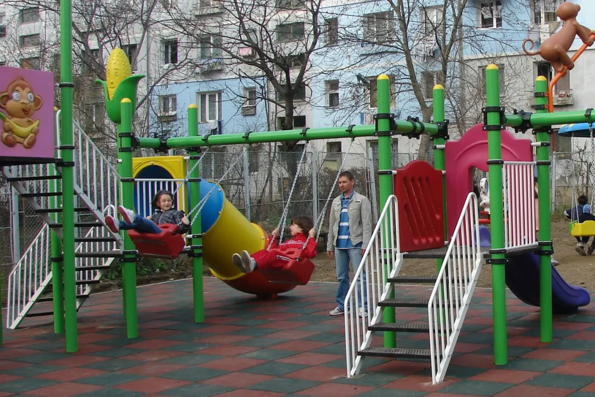 Locuri de joacă modernizate de municipalitate