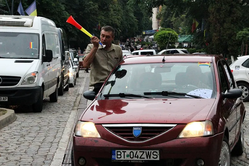 Protest cu zeci de mașini pe un drum județean