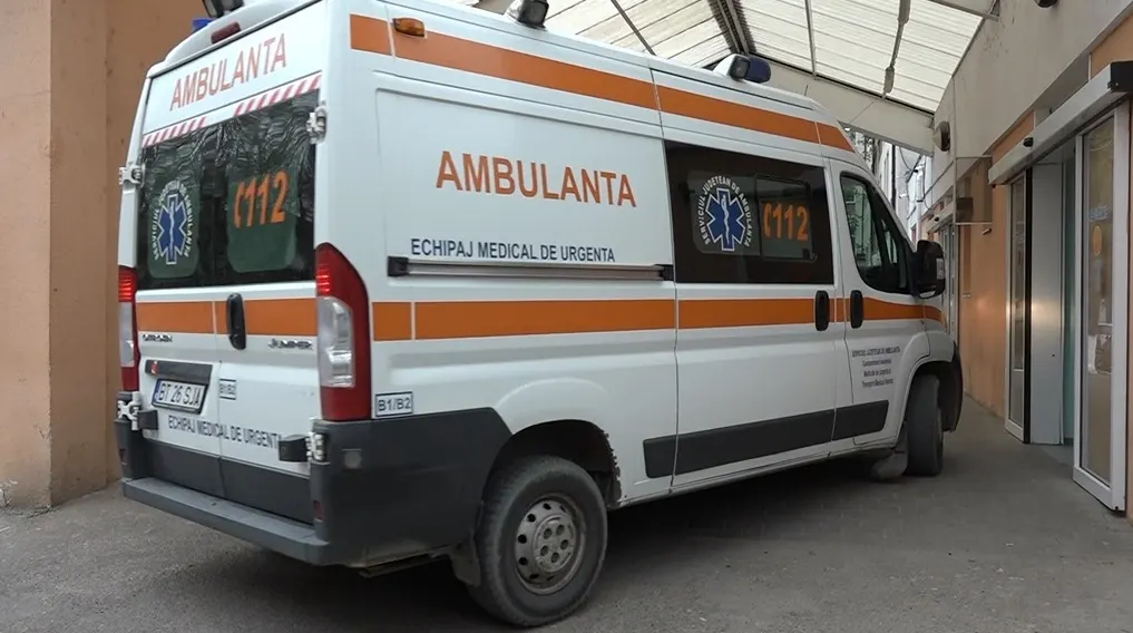 Personal medical atacat cu toporul