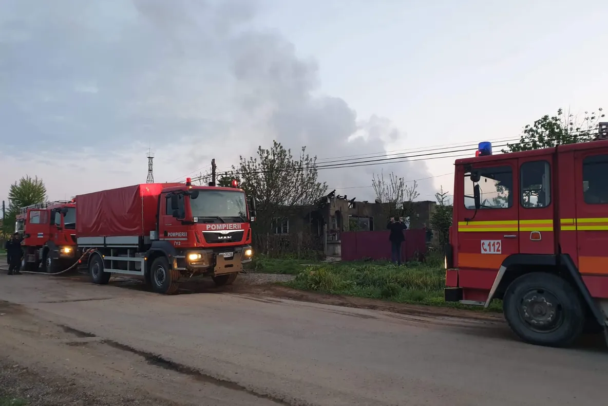 Incendiu izbucnit în această dimineață, în comuna Lunca FOTO