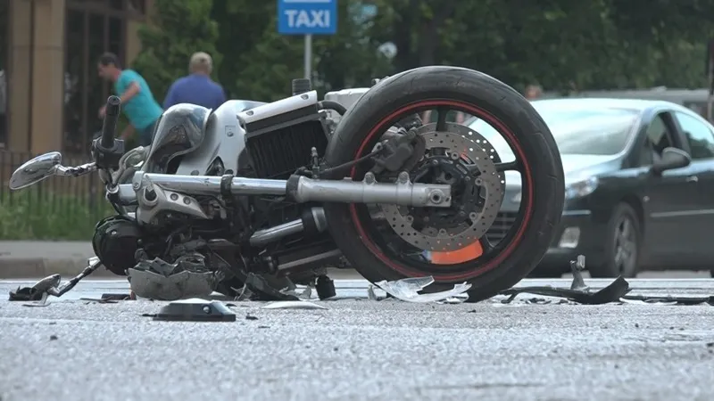 ACCIDENT. Un șofer beat a lovit o motocicletă