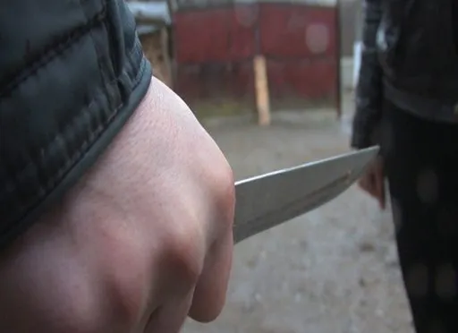 Adolescent înjunghiat pe o strată din Botoșani