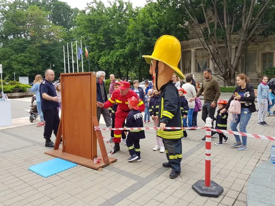 Ploaia a stricat sărbătoarea copiilor din Botoșani FOTO