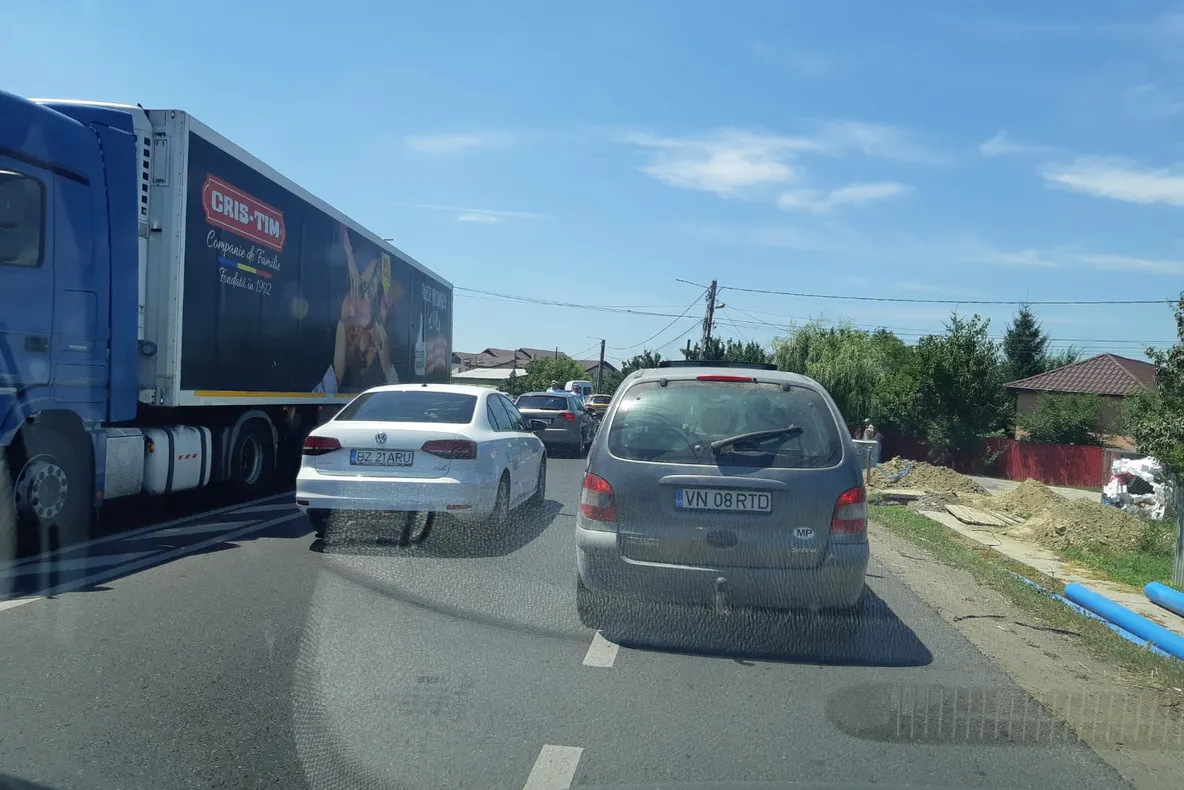 Tânără de 18 ani rănită într-un accident rutier