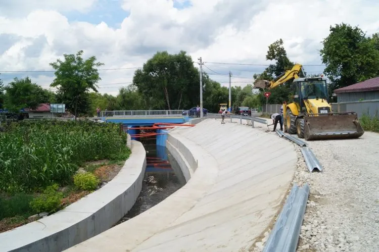 Reabilitarea podului de pe strada Plopilor este aproape de a fi finalizată