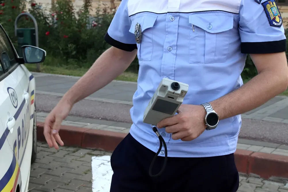Minor anchetat după ce a furat mașina mamei sale și a provocat un accident. Avea o alcoolemie de 0,23 mg/l