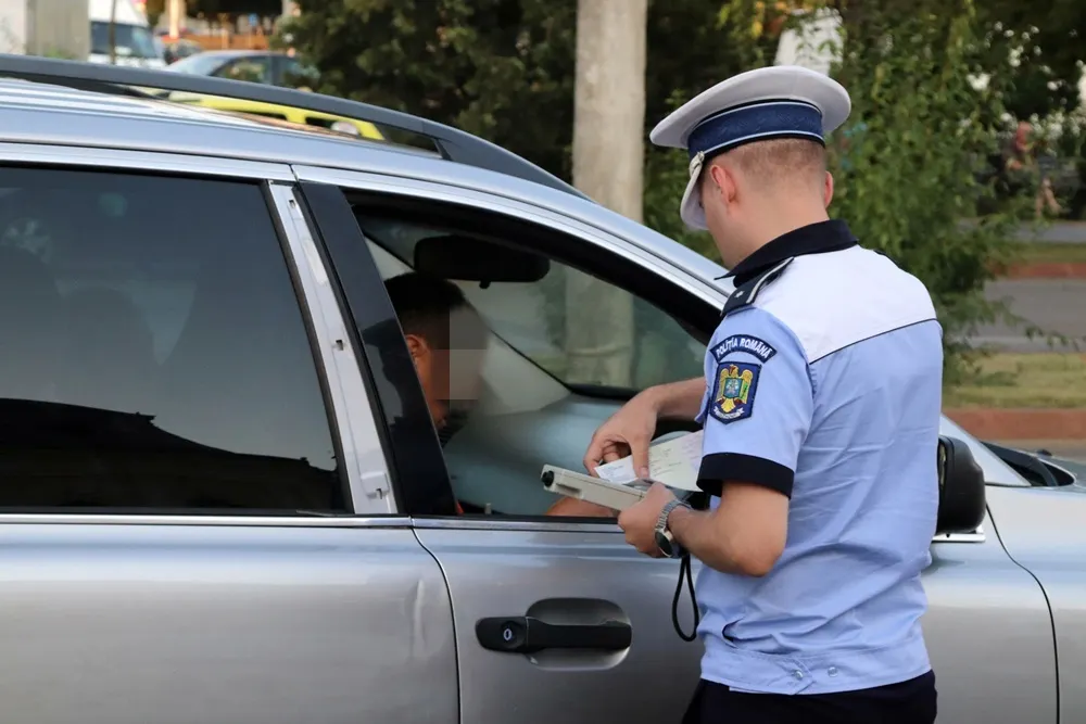 Prins la volanul unui autovehicul deși nu avea voie să-l conducă