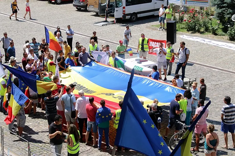 PROTEST. S-au anunțat 2000 de oameni dar au venit 200 GALERIE FOTO&amp;VIDEO