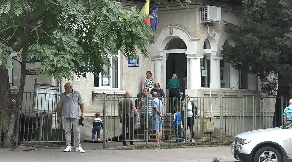 Joi și vineri nu vor fi deschise serviciile Pașapoarte și Înmatriculări Auto