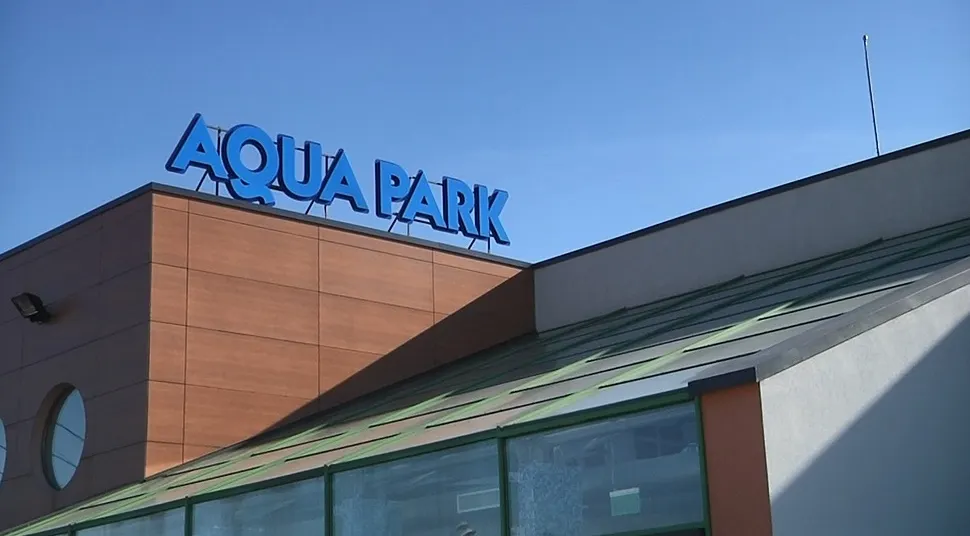 Piscinele aquaparkului Cornișa au fost închise: „Am găsit inele, agrafe de păr, bani” FOTO-VIDEO
