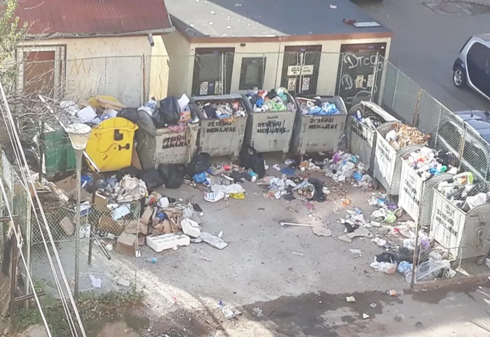 17 botoșăneni amendați pentru că au aruncat gunoiul lângă platforme