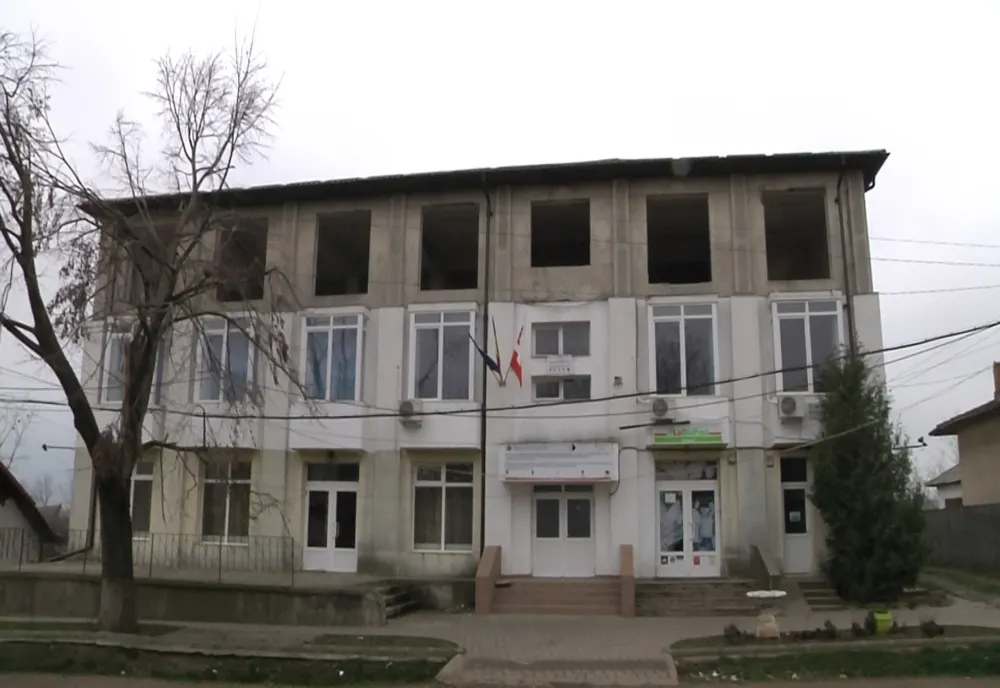 O primărie realizează locuințe pentru a atrage medici și profesori în comună VIDEO