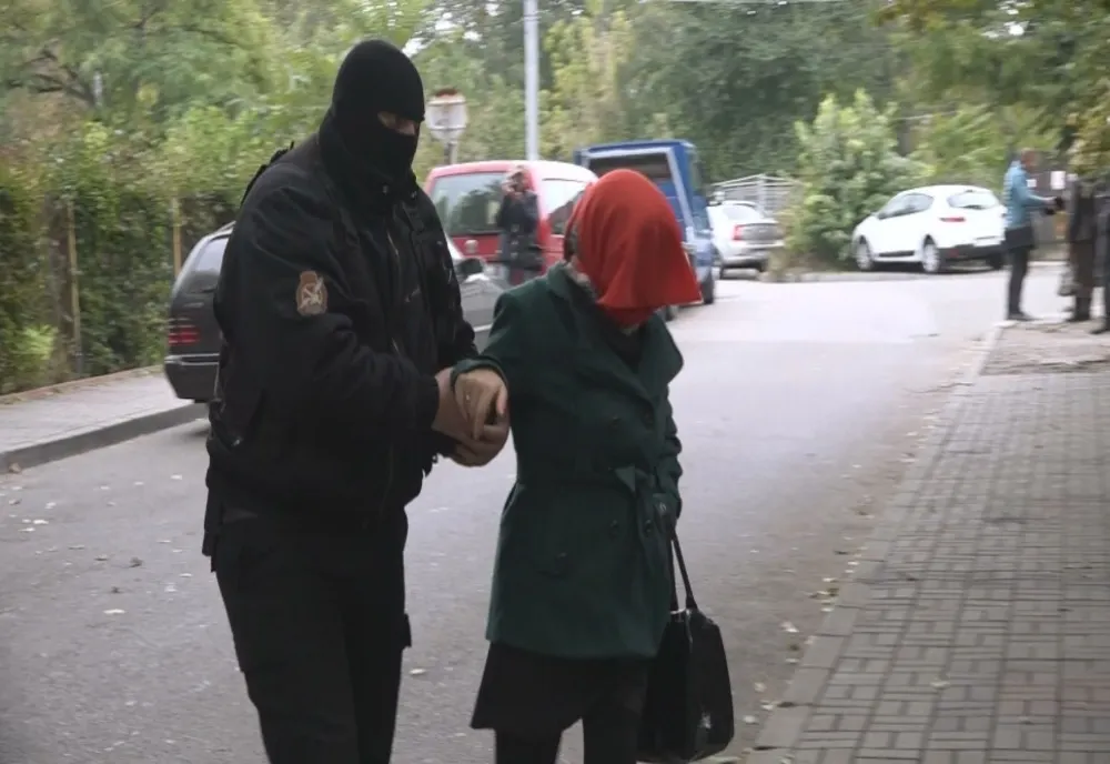 Hoață prinsă după o săptămână. A plecat cu 300 de euro și 945 lei