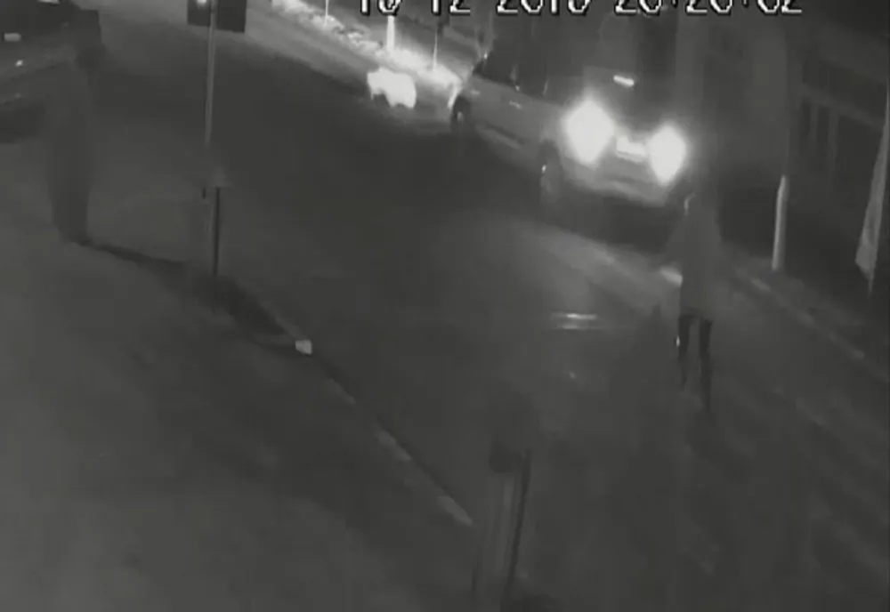 ACCIDENT pe trecerea de pietoni. Femeie aruncată la o distanță de opt metri VIDEO