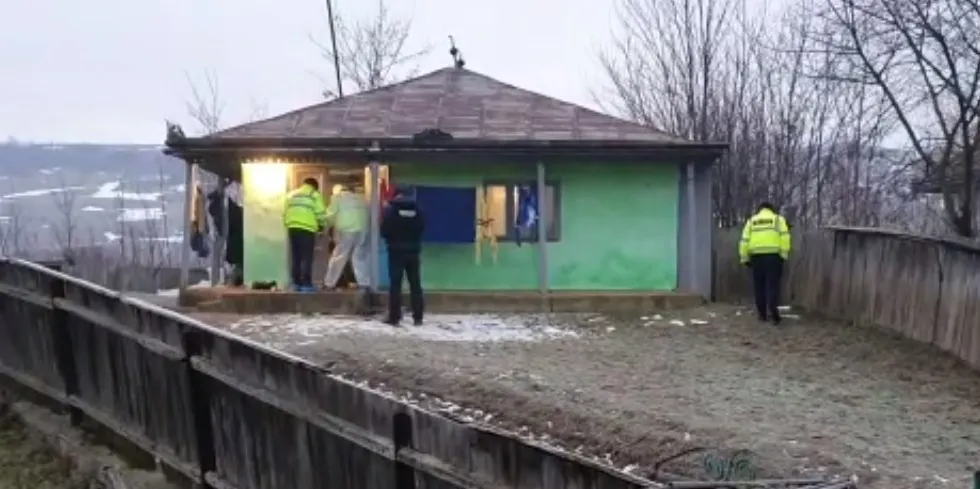 Tânără de 19 ani înjunghiată de concubin. A fost transferată la Iași