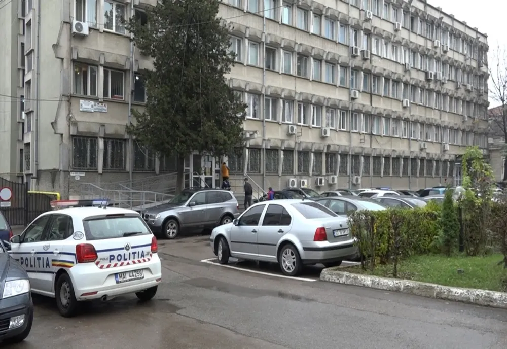 Șase moldovenii au spart vila șefului IPJ Botoșani