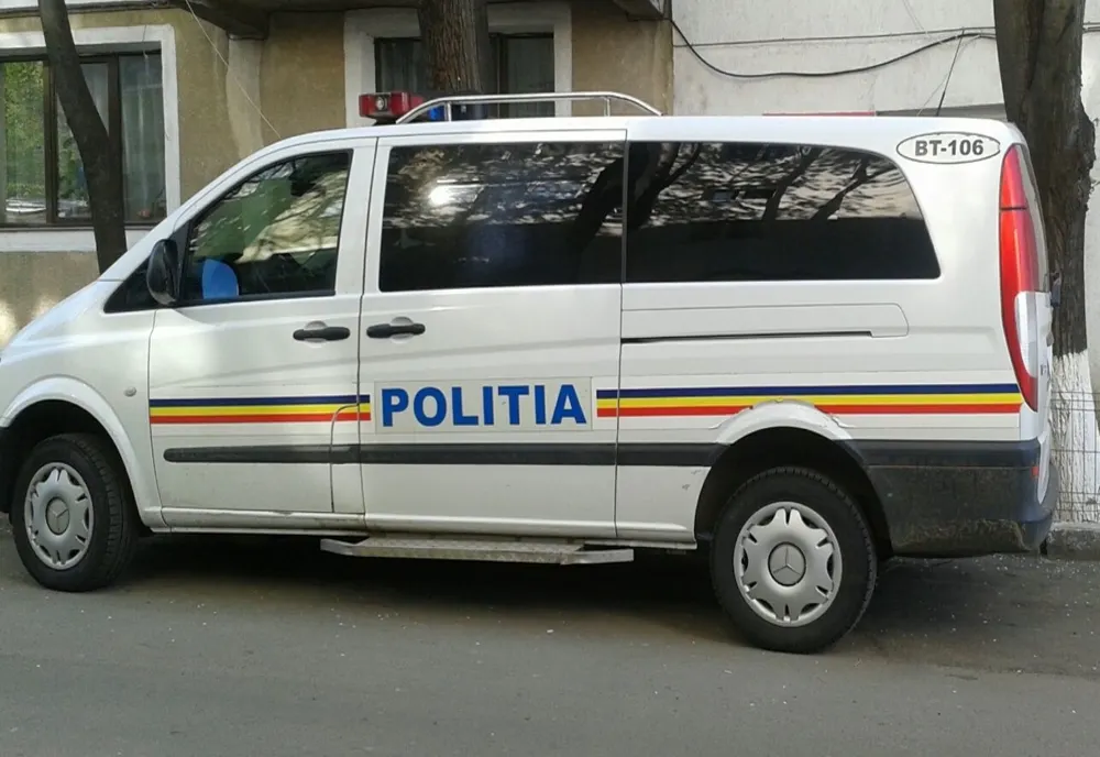 Percheziții într-un dosar de furt și distrugere