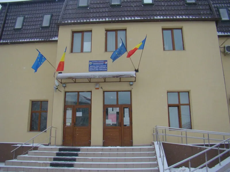Medici cazați în mansarda Serviciului de Înmatriculări pentru că nu s-au găsit bani de hotel