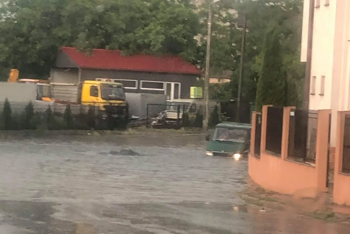 Străzi inundate în municipiul Botoșani