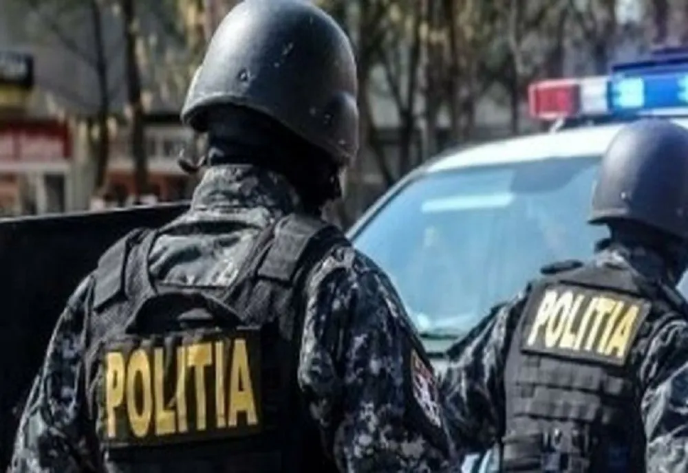 Percheziții la hoții de telefoane! Ce au găsit polițiștii
