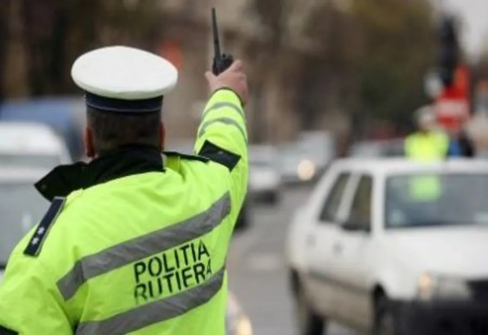 A încercat să fugă de polițiști ! Ce făcuse tânărul
