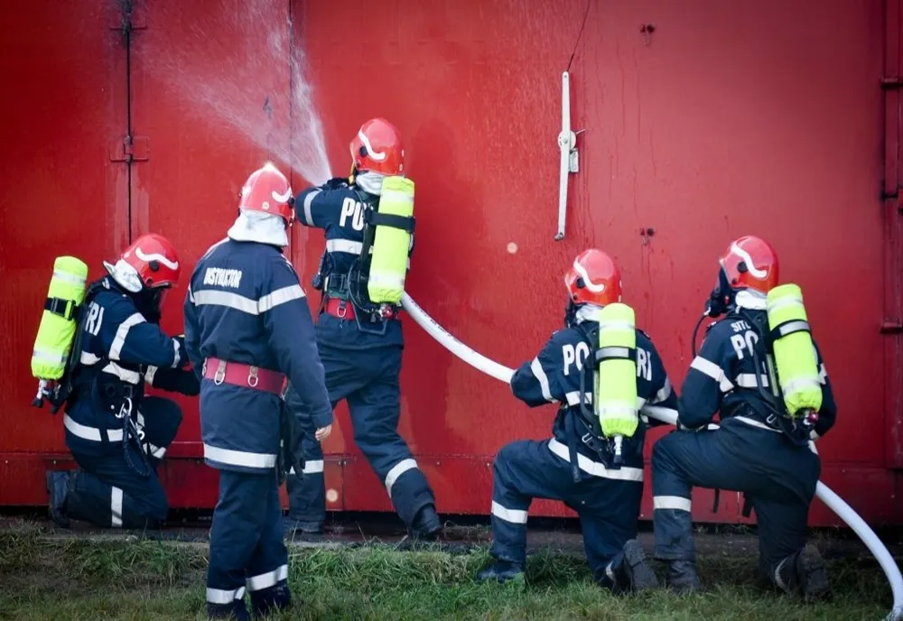 Exerciţiu la o fabrică de prelucrare a lemnului și metalului din comuna Răchiți
