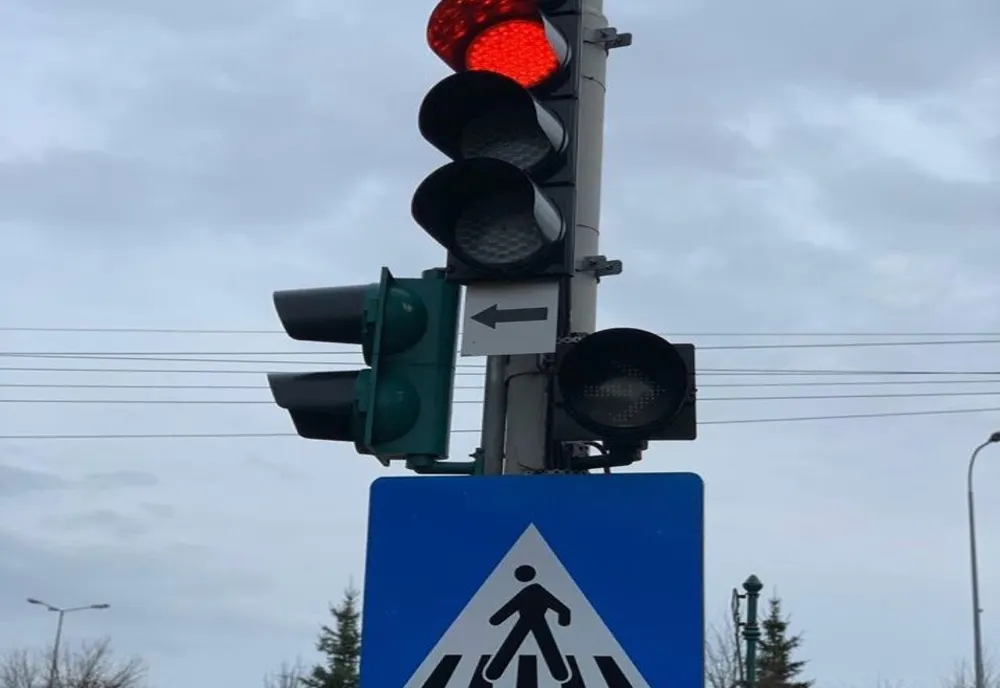Hoții au făcut nefuncționale mai multe semafoare de pe un drum județean. Ce au furat aceștia