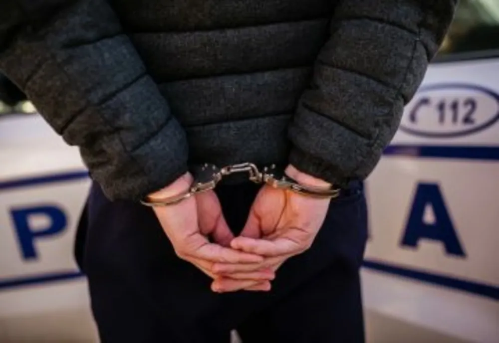 La 15 ani a tâlharit un bătrân 