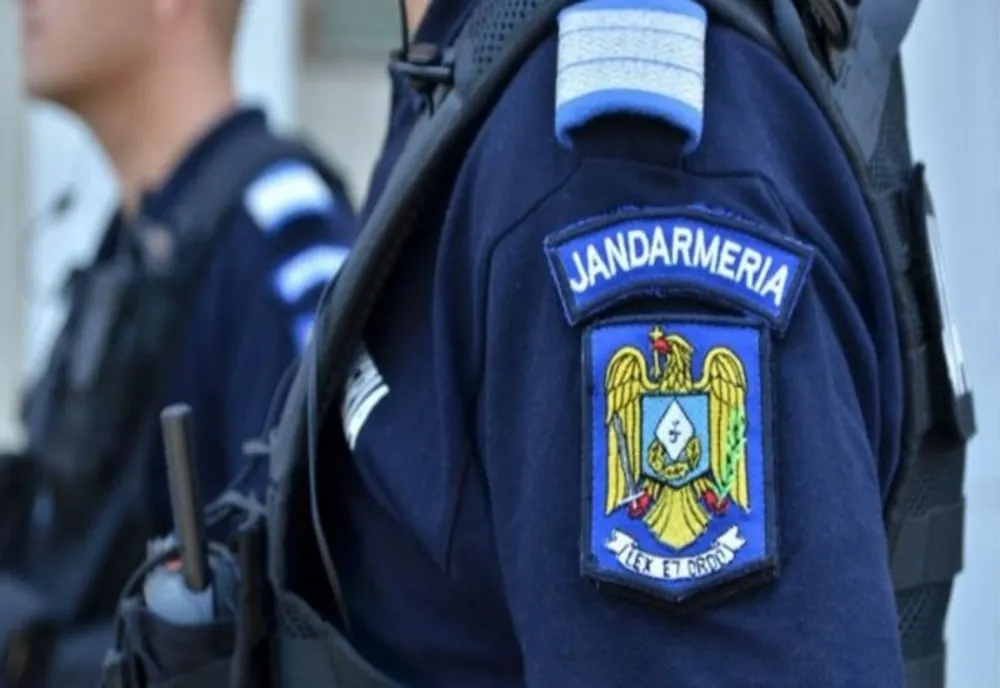 A urinat într-o sticlă în timpul examenului pentru Scoala de Jandarmi, cu acordul supraveghetorilor