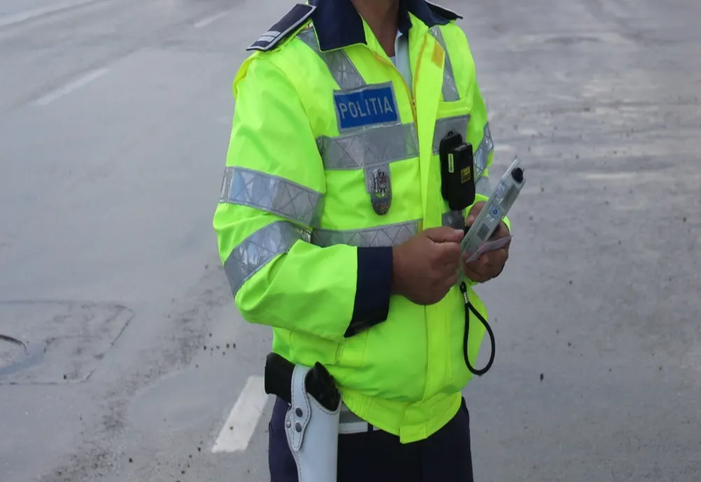 Un bărbat de 61 de ani a băut și a uitat că nu are permis de conducere. Ce alcoolemie avea când l-au oprit polițiștii