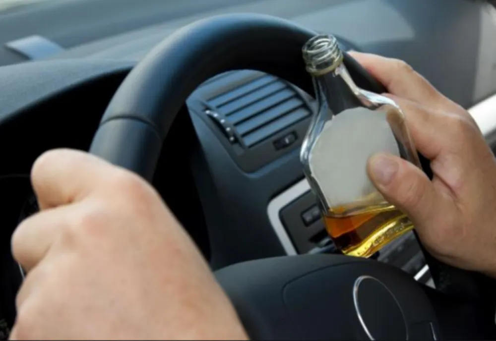 Un șofer beat s-a trezit în arest