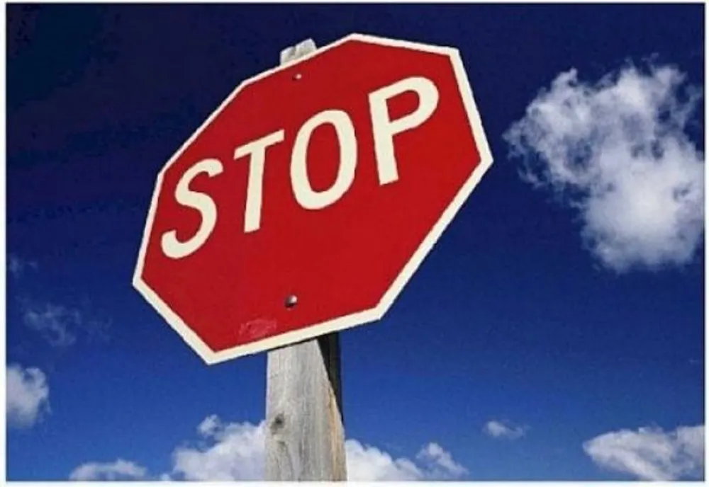 Două pasagere dintr-un TAXI, rănite! Motivul, un șofer nu a oprit la STOP