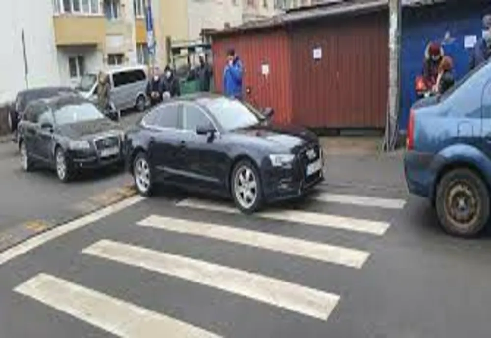 Amenzi pentru șoferii care opresc în zona trecerilor pentru pietoni