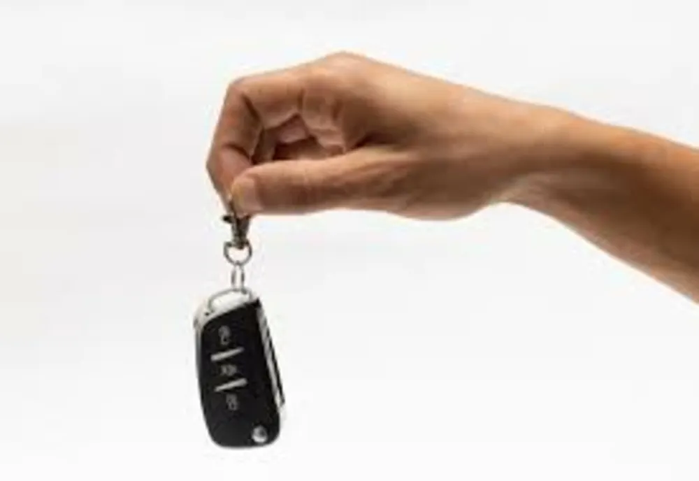 I-a dat maşina unui prieten, deşi ştia că nu are permis. Poliţiştii l-au depistat în trafic  