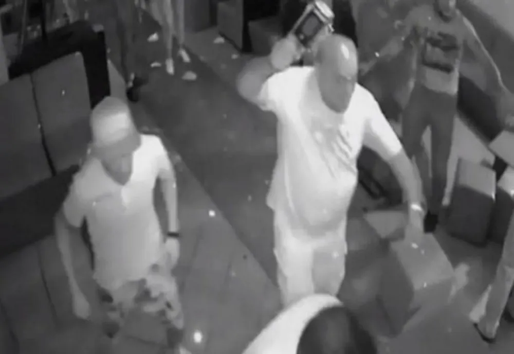 Bătaie într-un restaurant din Botoșani! Doi tineri reținuți