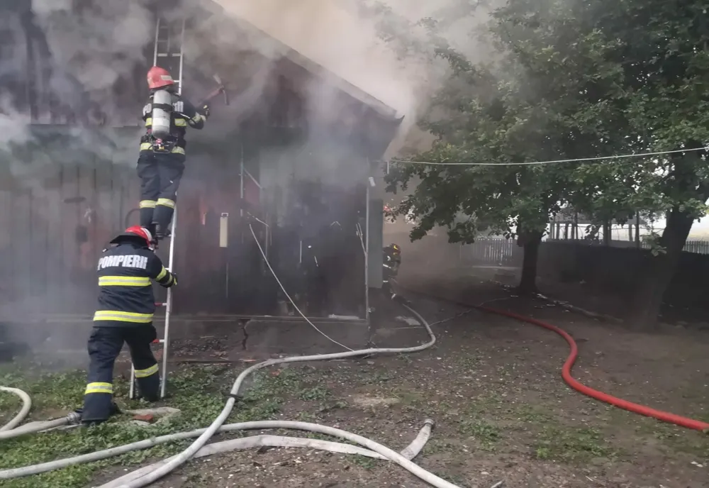 Casă dintrusă într-un incendiu generat chiar de proprietar