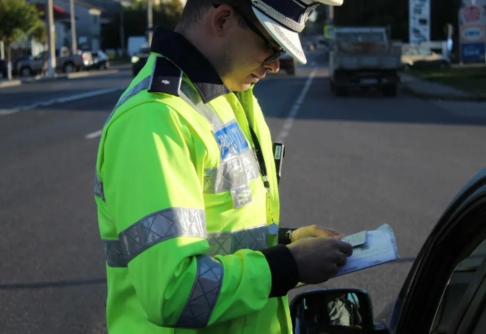 A încercat să păcălească polițiștii folosindu-se de datele altei persoane