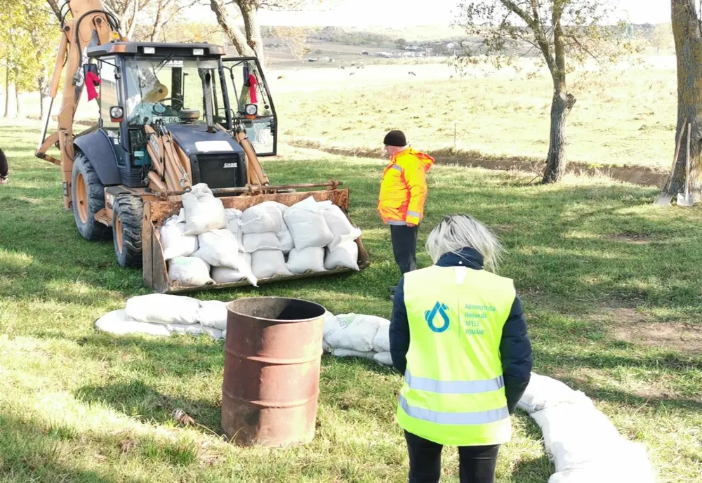 EXERCIȚIU. Plan Roșu de Intervenție: peste 300 de persoane evacuate din calea apelor