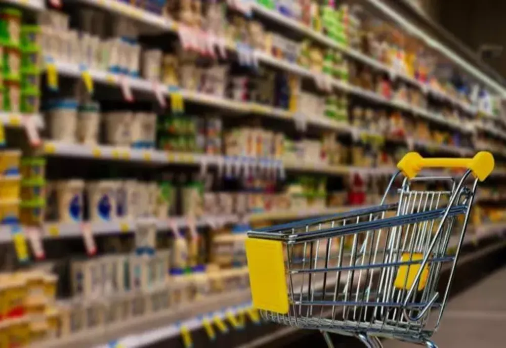 Produse retrase de la raft dintr-un mare supermarket din România - Posibilă infectare cu Listeria