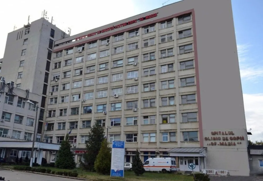O fetiţă de 12 ani din Botoşani, care cântărește 140 de kg, transferată la Spitalul Sf. Maria Iași în stare gravă  