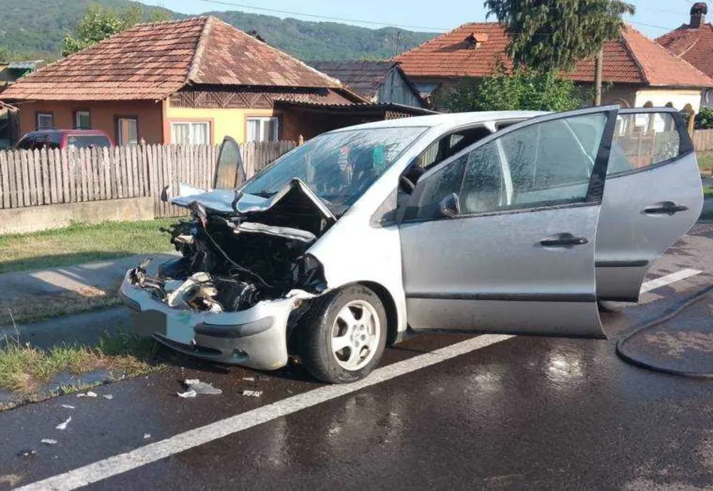 ȘOFER BEAT ȘI FĂRĂ PERMIS, A PROVOCAT UN GRAV ACCIDENT AUTO LÂNGĂ ZLĂTUNOAIA, BOTOȘANI