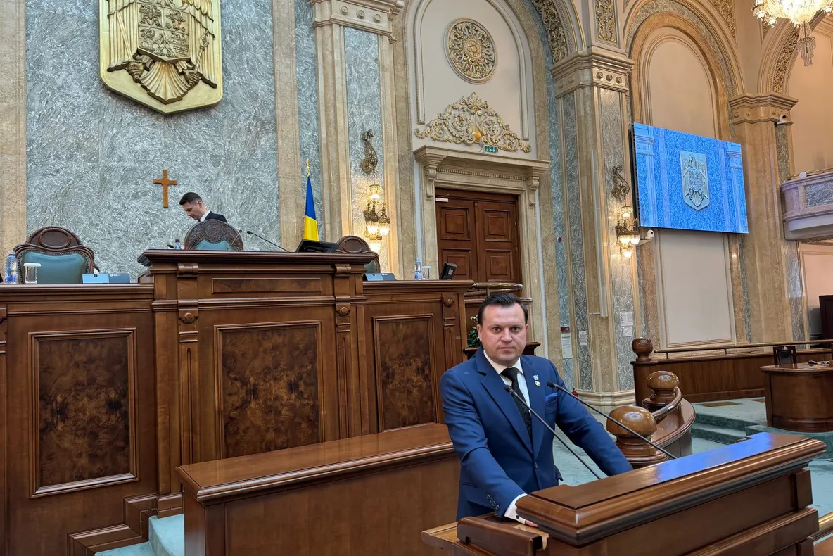 DECLARAȚIE POLITICĂ A SENATORULUI CĂTĂLIN SILEGEANU: ÎMBUNĂTĂȚIREA CONDIȚIILOR PIEȚELOR VOLANTE DIN JUDEȚUL BOTOȘANI: O PRIORITATE PENTRU DEMNITATEA PRODUCĂTORILOR LOCALI ȘI BUNĂSTAREA COMUNITĂȚII