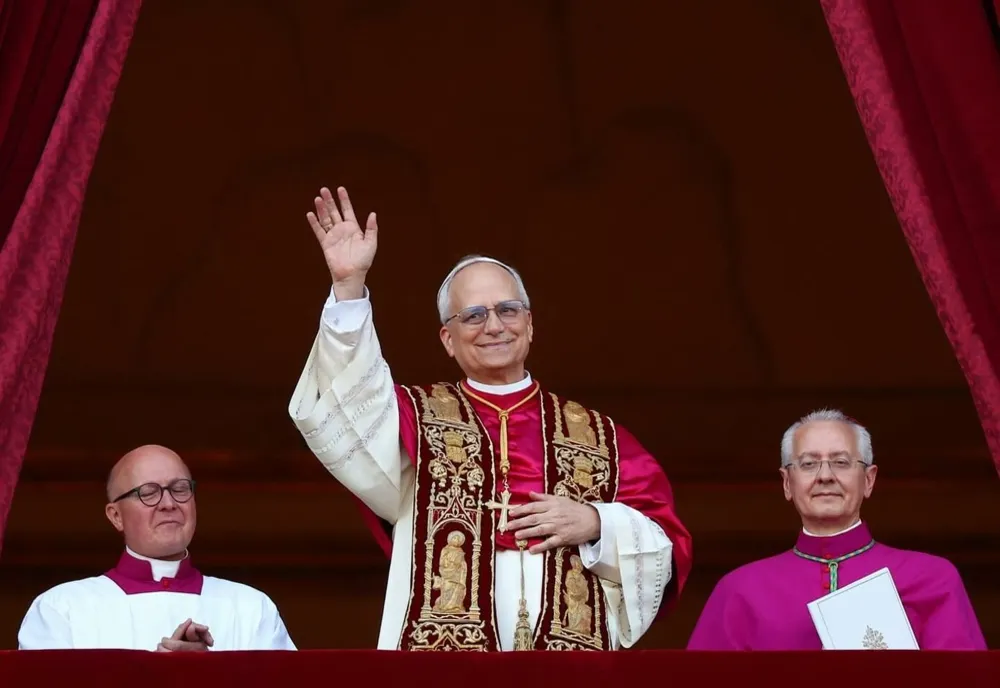 Papa Leon a făcut apel la bunătate faţă de străini şi săraci în primul său mesaj de Crăciun